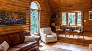 TV, peis og kontorer