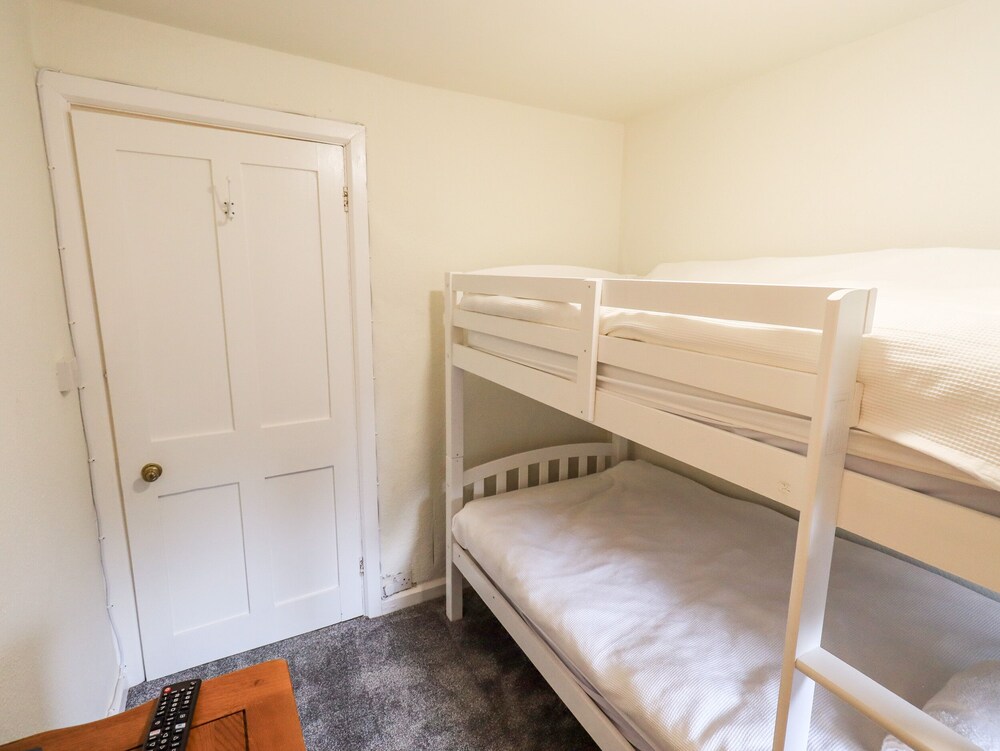 6 CALGARTH VIEW, pet friendly, with a garden in Windermere Troutbeck