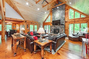 スマートテレビ、暖炉、DVD プレーヤー、ステレオ