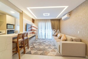 Living area - APARTMENT FOR SEASONAL RENTAL – CANTO GRANDE, BOMBINHAS (LA007EF) (Canto Grande Bombinhas)