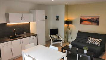 Televisio, kirjoja, stereot