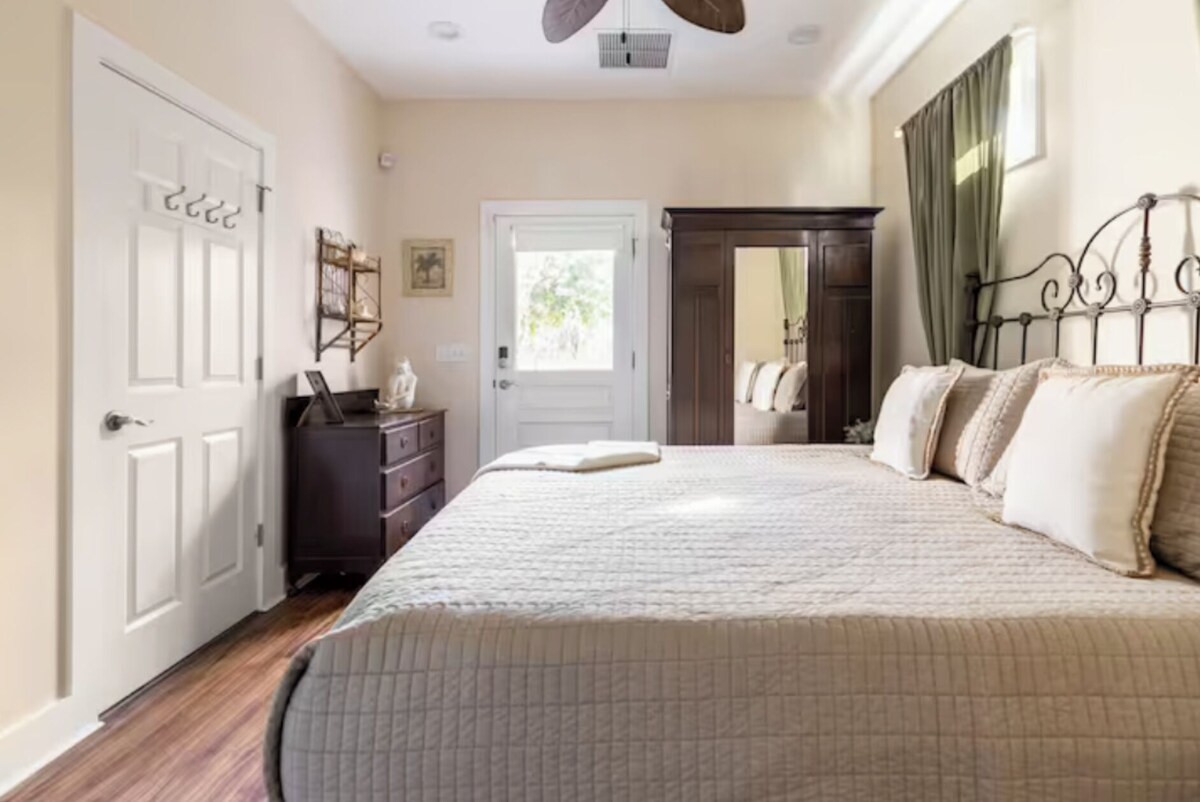 Photo 18 of Historic Full House 2min walk to Historic Downtown with 75" 8K TV & Gas Grill