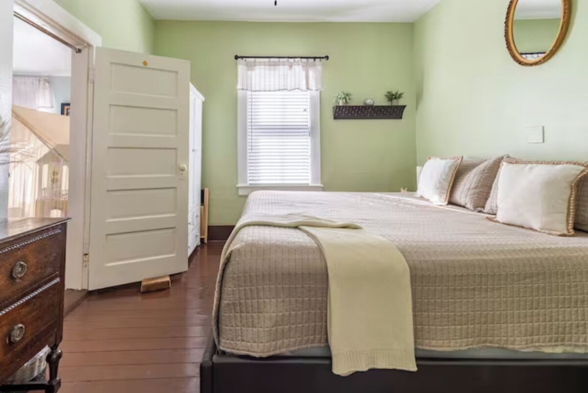 Photo 8 of Historic Full House 2min walk to Historic Downtown with 75" 8K TV & Gas Grill