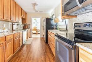Fridge, microwave, oven, stovetop - Historic Full House 2min walk to Historic Downtown with 75" 8K TV & Gas Grill (St. Augustine)