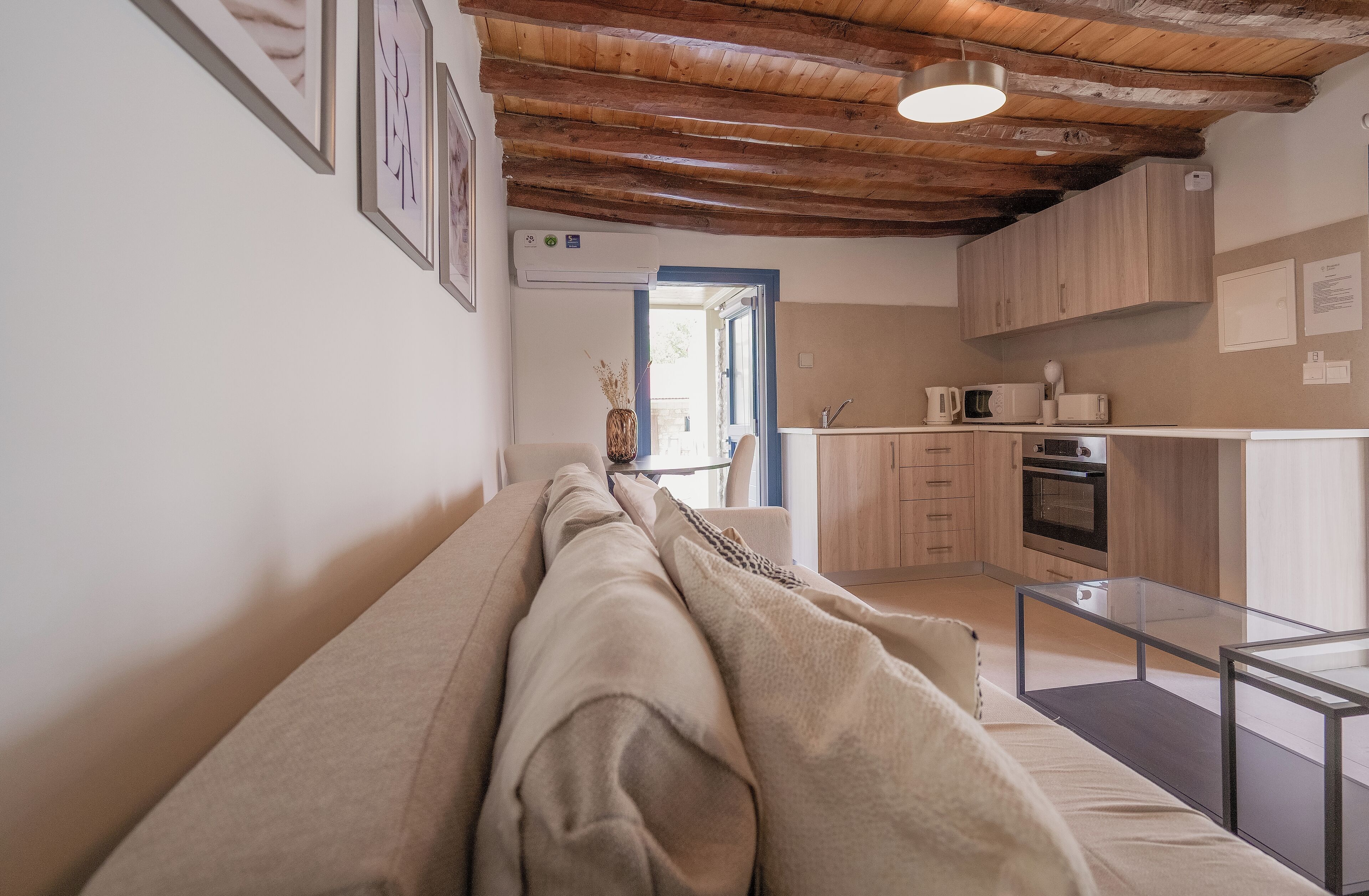  Phaedrus Living Peristerona Traditional Maisonette