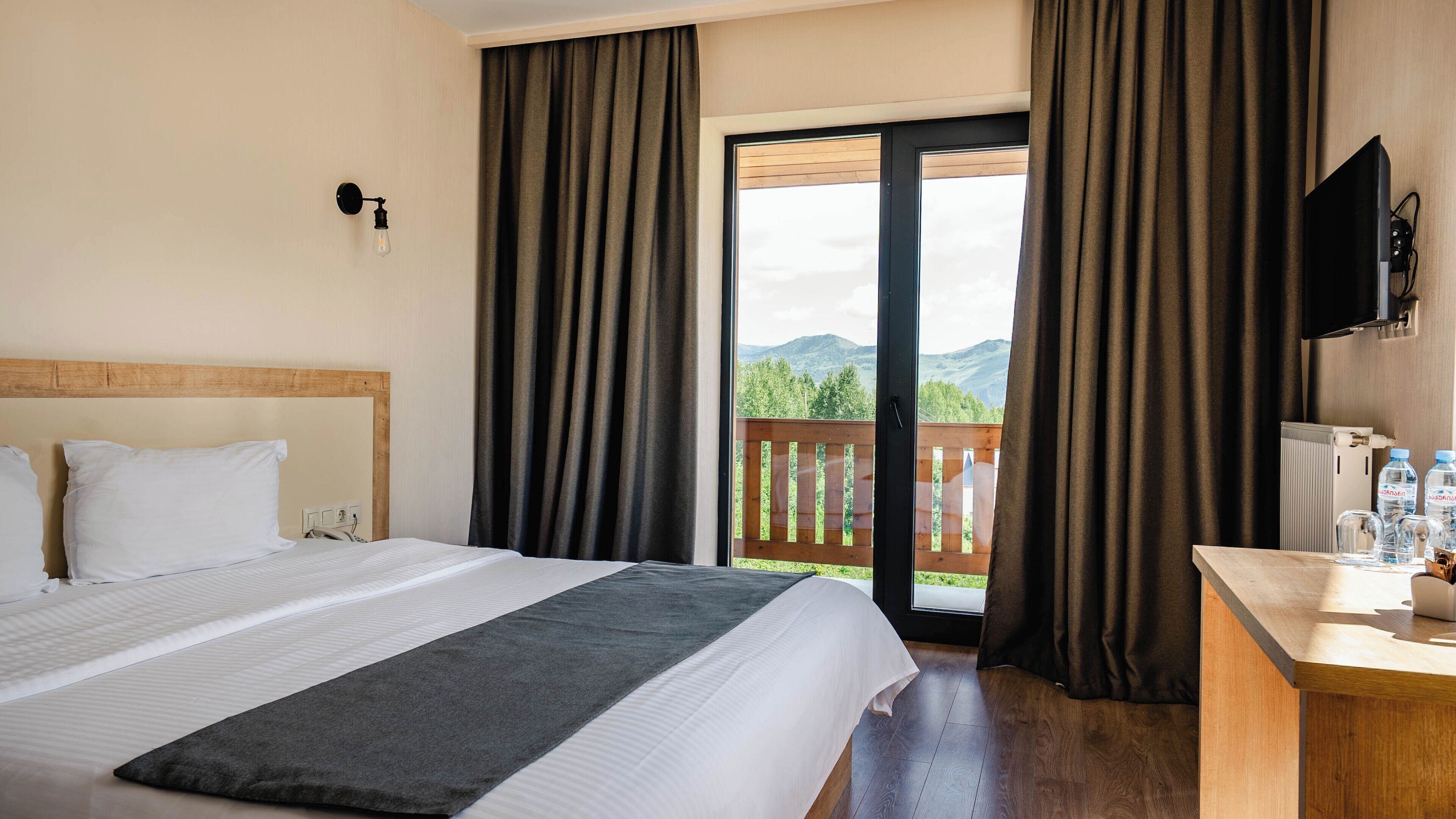 Deluxe Double or Twin Room | In-room safe, soundproofing, free WiFi, bed sheets