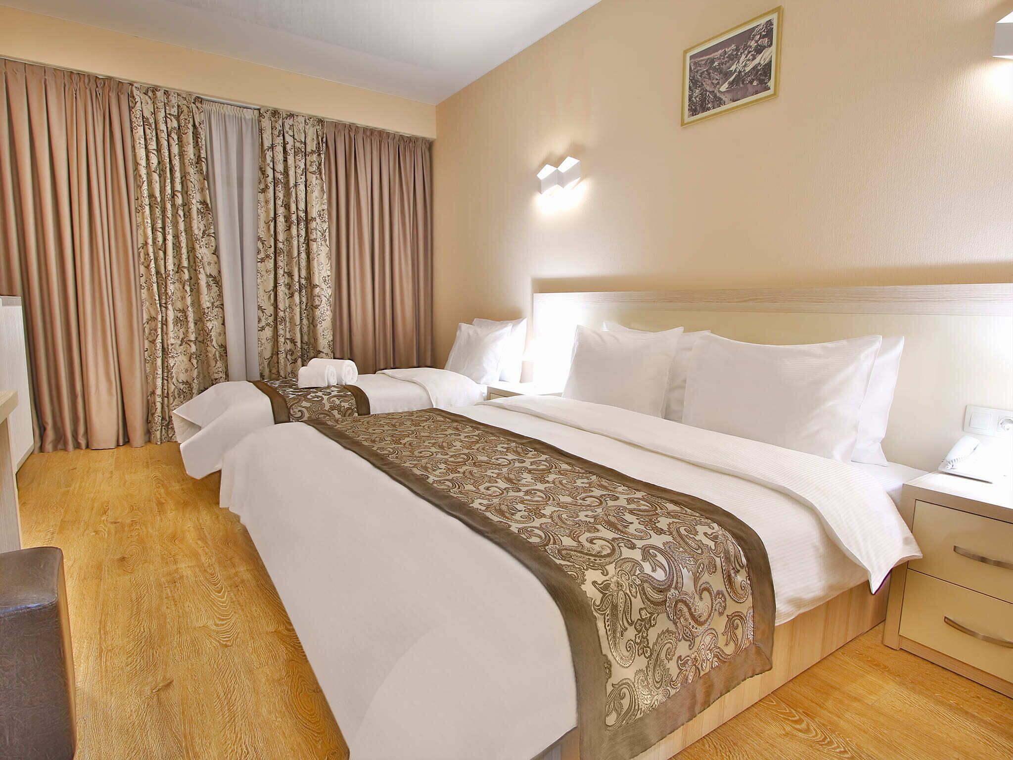 Triple Room | In-room safe, soundproofing, free WiFi, bed sheets