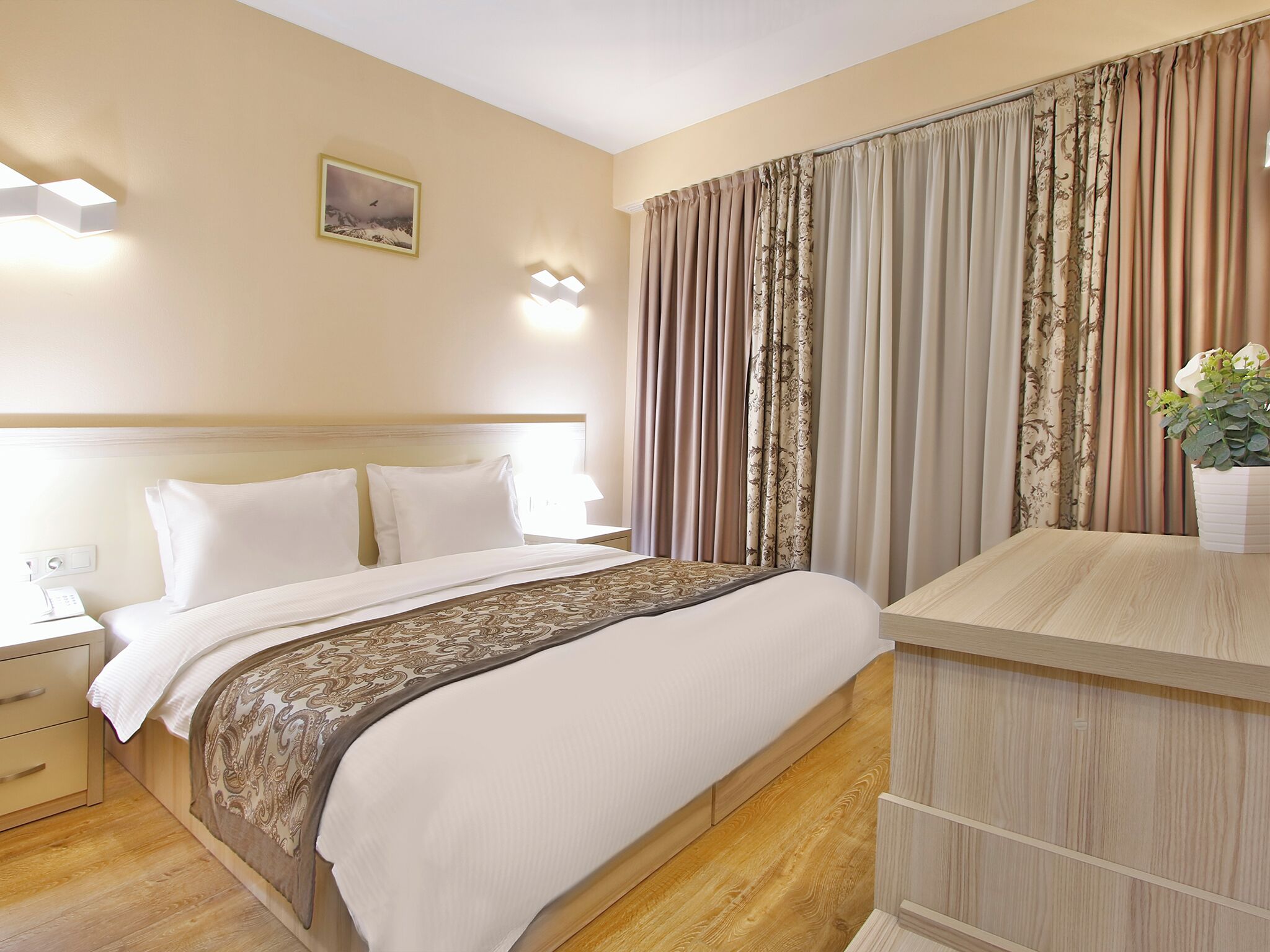Classic Double or Twin Room | In-room safe, soundproofing, free WiFi, bed sheets