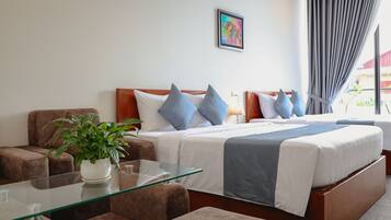 Habitación familiar doble, 2 habitaciones, vistas a la ciudad | Sábanas de algodón egipcio y ropa de cama de alta calidad