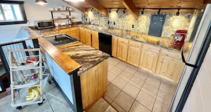 Mountain Home Getaway-great VIEWS & exercise room
