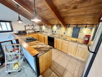 Mountain Home Getaway-great VIEWS & exercise room