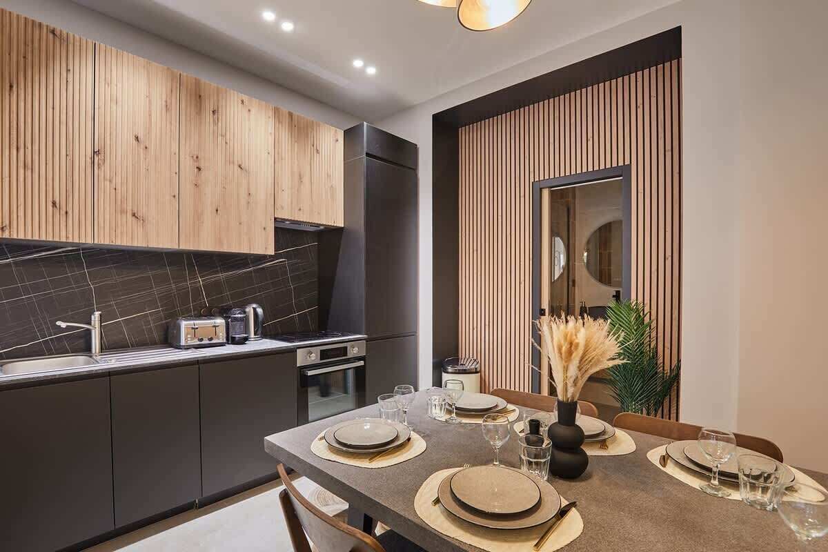 ثلاجة، ميكروويف، فرن، موقد طهي مسطح