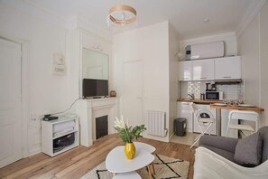 Smart TV, fireplace - Studio Eiffel Tower/Trocadero (Paris)