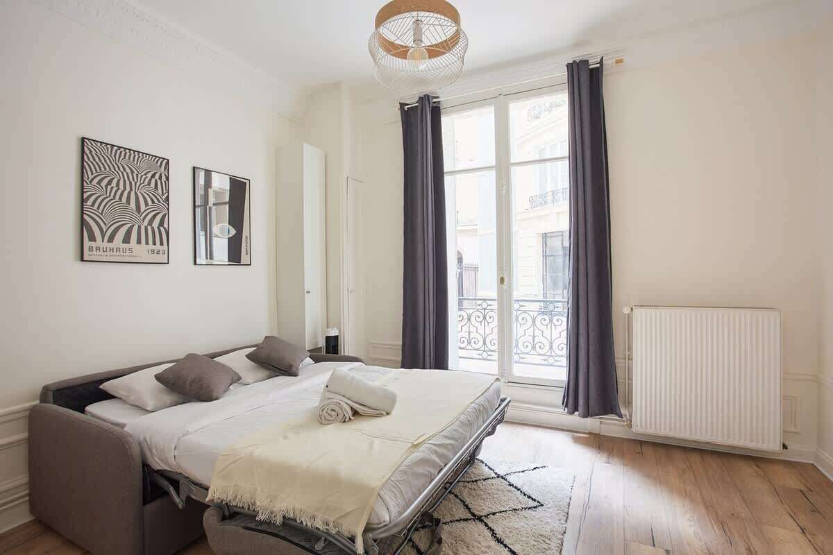 Silitysrauta/-lauta, ilmainen Wi-Fi, vuodevaatteet