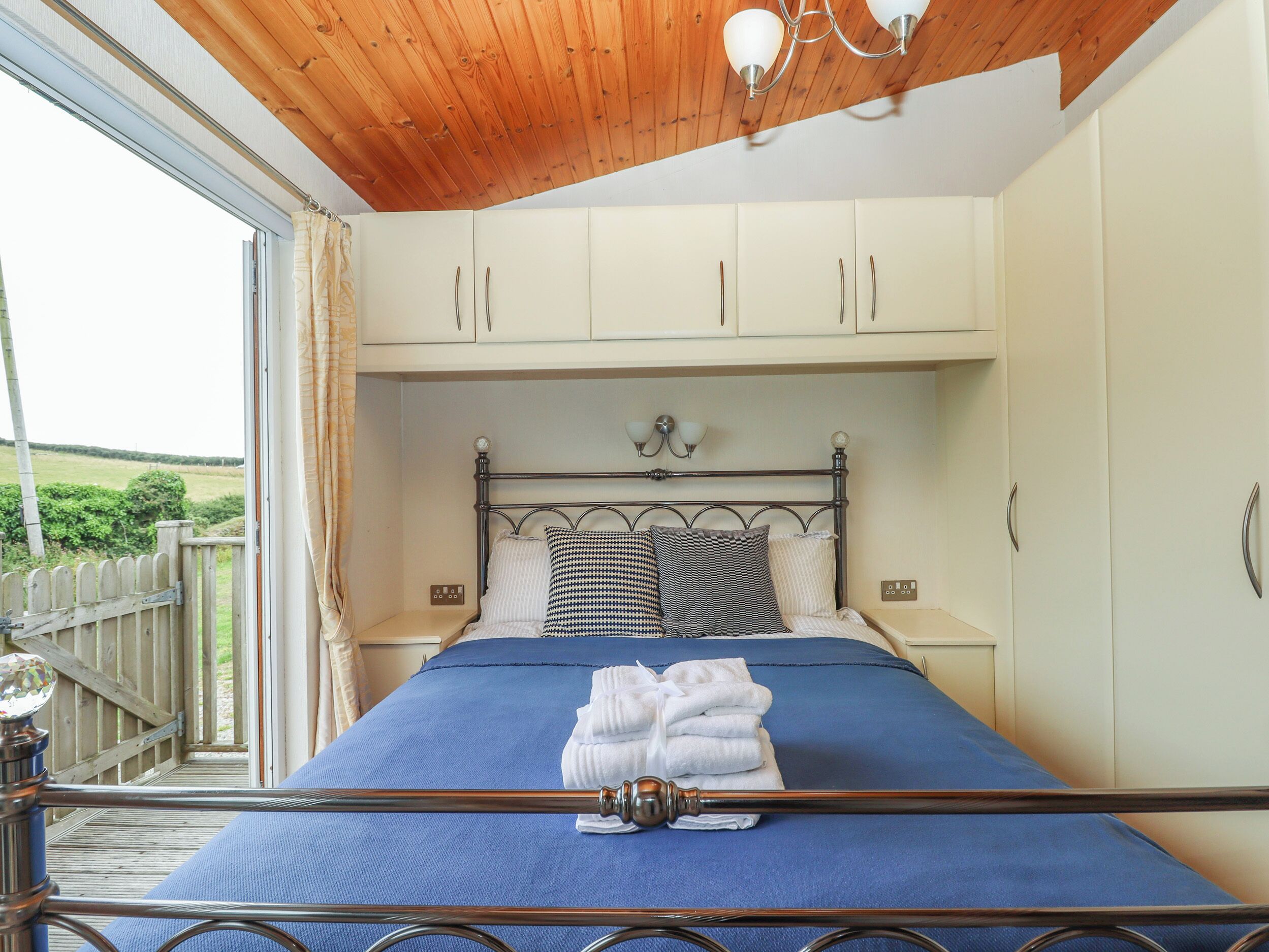 Tamar View Lodge, Pet Friendly, Country Holiday Cottage In Millbrook - Saltash