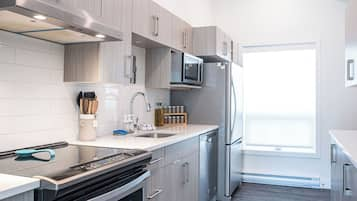 Condo | Private kitchen | Full-sized fridge, microwave, oven, stovetop