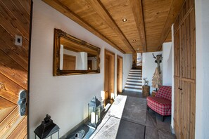 المنشأة من الداخل