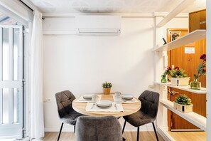 Dining - Big and authentic flat in Valencia near beach (València)