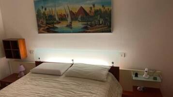 2 Schlafzimmer, Schreibtisch, Bügeleisen/Bügelbrett, kostenloses WLAN