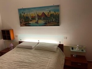 2 bedrooms, desk, iron/ironing board, free WiFi - PuntaLago Apartment (Castiglione del Lago)