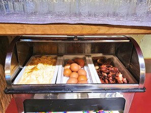 Free daily buffet breakfast  - Burgenwelt Ehrenberg Dependance 2 (Reutte)