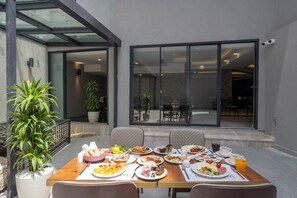 Desayuno bufé gratuito y diario