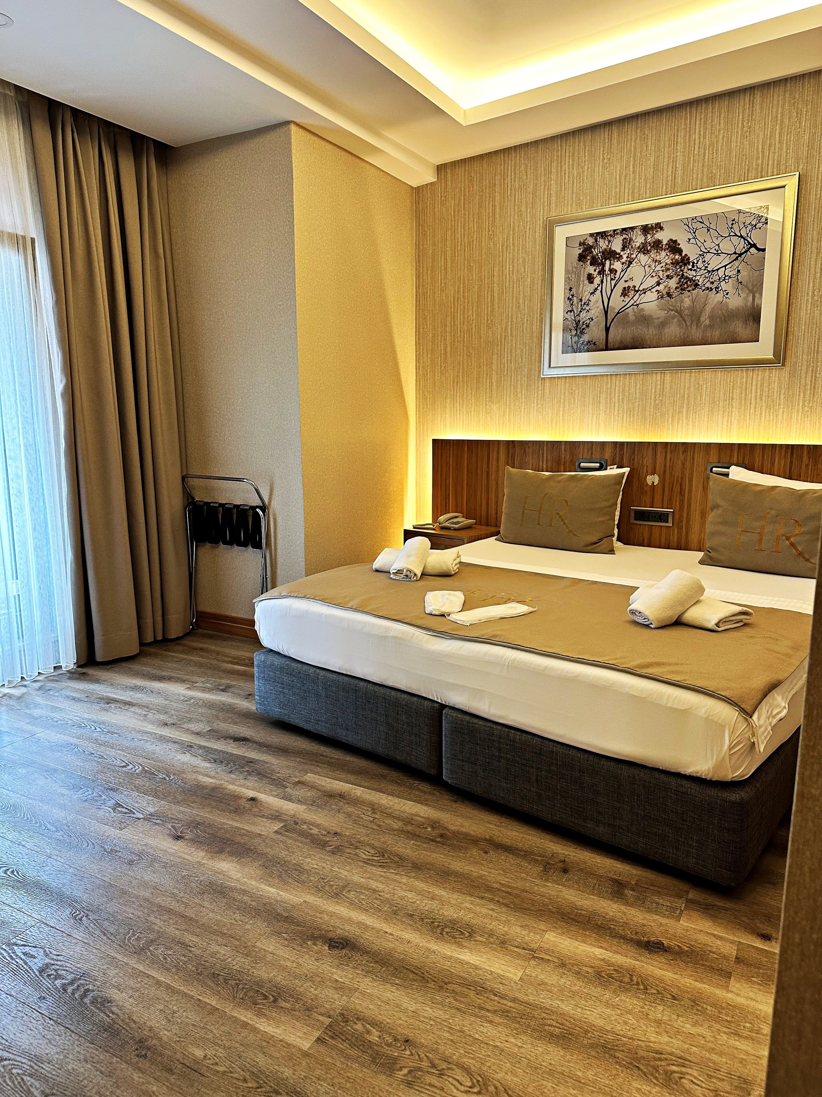 Chambre Double Panoramique, 1 grand lit, vue partielle sur la mer