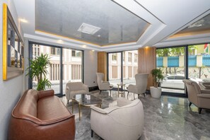 90-centimeters LCD-tv med satellitkanaler