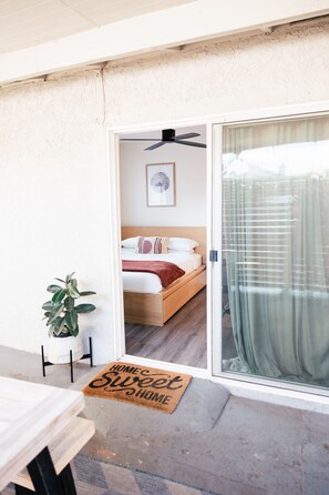 1 chambre, lit parapluie, Wi-Fi gratuit, draps fournis