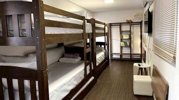 6 habitaciones, tabla de planchar con plancha, wifi y ropa de cama