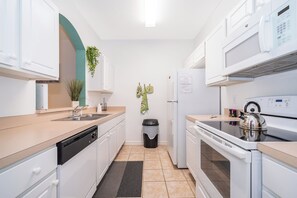 經典公寓 | 私人廚房 | 兒童餐椅、紙巾