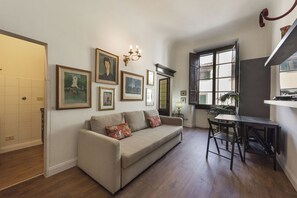 Appartement Confort | Aire de séjour | Téléviseur à écran plat de 32 po avec télévision numérique