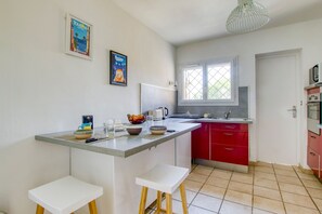 Kühlschrank, Mikrowelle, Ofen, Geschirrspüler