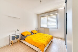2 Schlafzimmer, Schreibtisch, Bügeleisen/Bügelbrett, kostenloses WLAN