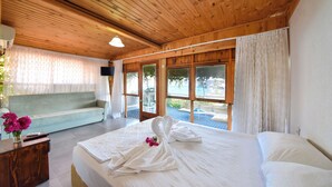 Panoramic Room | 1 bedroom, premium bedding, desk, laptop workspace - Koç pansiyon (Demre)