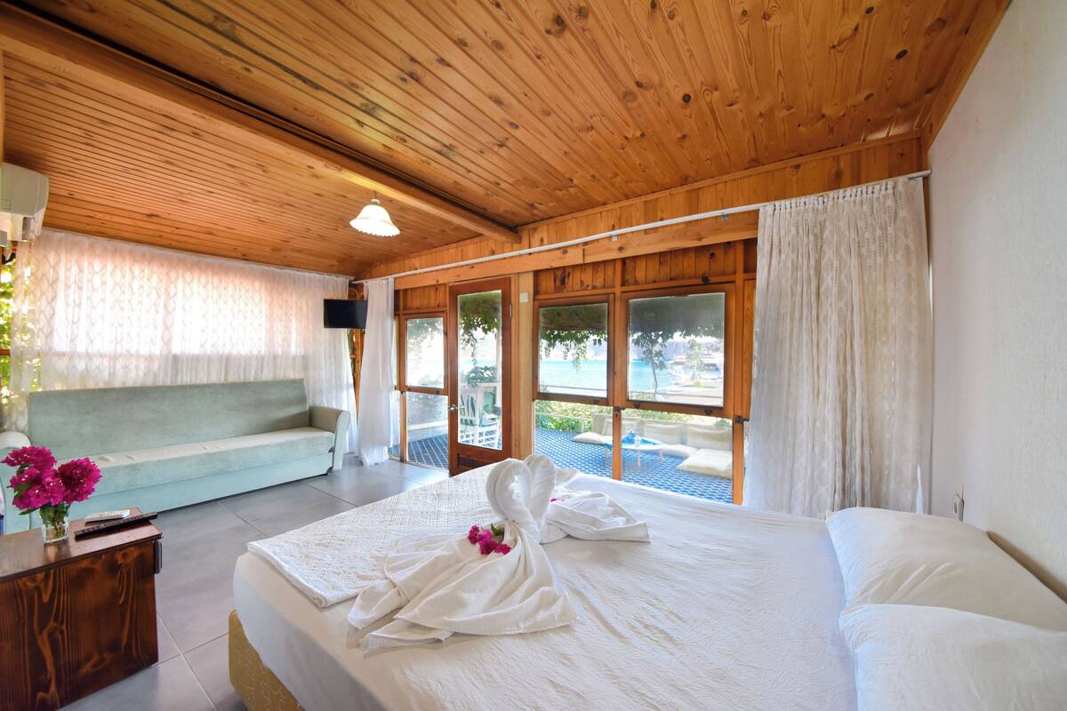 Panoramic Room | 1 bedroom, premium bedding, desk, laptop workspace