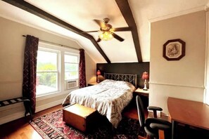 6 bedrooms, desk, iron/ironing board, travel cot - Walk Downtown~Game Room~Gym~Fire Pit~Hammock! (Waynesboro)