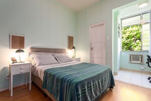 Studio | 1 bedroom, desk, laptop workspace, iron/ironing board - WANDER TEMP Studio Sol de Copacabana (Rio de Janeiro)