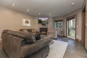 Télévision, cheminée