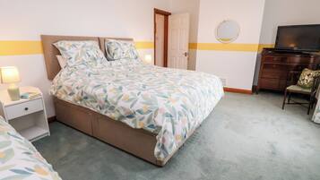 2 dormitorios, decoración individual, mobiliario individual