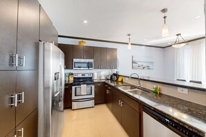 Fridge, microwave, oven, stovetop - Diamante del Sol, Unit 402N | Condo in Jaco with fantastic views & plunge pool (Jaco)