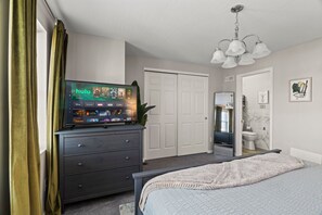 4 bedrooms, desk, iron/ironing board, travel cot