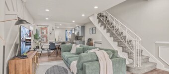 Uptown Gem - Comfort. Cleanliness. Character!