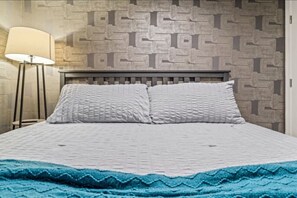 4 Schlafzimmer, Schreibtisch, Bügeleisen/Bügelbrett, Reisekinderbett