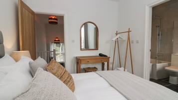 4 bedrooms, individually decorated, individually furnished, free WiFi