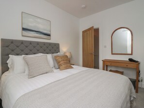 4 bedrooms, individually decorated, individually furnished, free WiFi