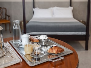 Deluxe Room | Premium bedding, down comforters, Select Comfort beds, minibar - MAISON BOUTIQUE MATTEOTTI (Matera)