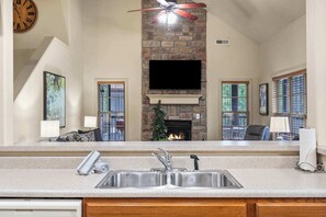 Condo, Multiple Beds, Fireplace, Mountain View (The Golf Shack) | Interior