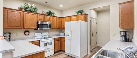 Condo, Multiple Beds, Fireplace, Mountain View (The Golf Shack) | Private kitchen | Coffee/tea maker