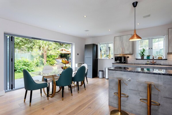 3 bilik tidur, Internet